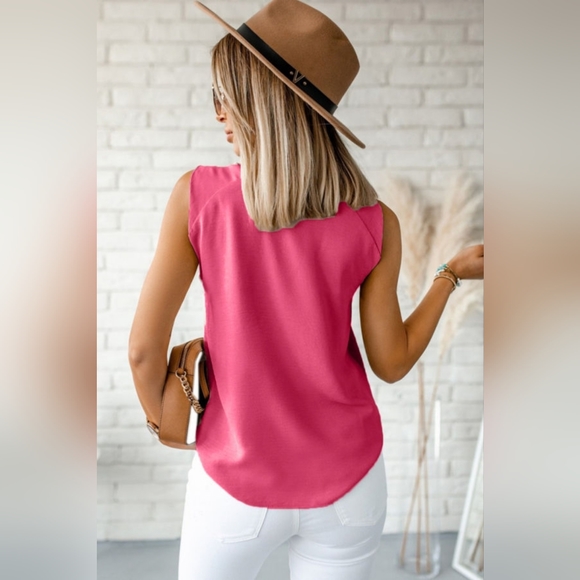 💕🎉HP💕🎉V Neck Knotted Tank Top - Picture 2 of 7